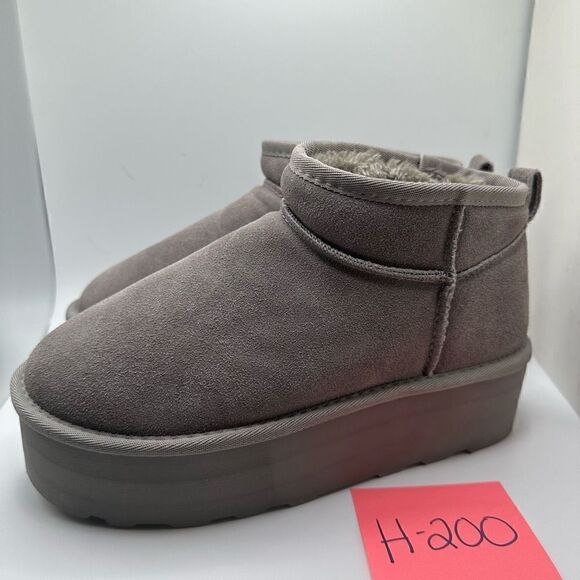 CUSHIONAIRE Women's Genuine Suede pull platform boot +Memory Foam 8 GRAY - Picture 3 of 7